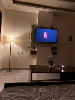 Cozy 1BHK with Pool and Balcony in Tapovan - 8
