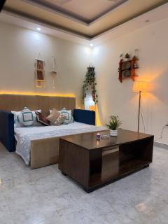 Cozy 1BHK with Pool and Balcony in Tapovan - 3