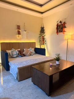 Cozy 1BHK with Pool and Balcony in Tapovan - 4