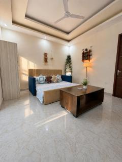 Cozy 1BHK with Pool and Balcony in Tapovan - 5