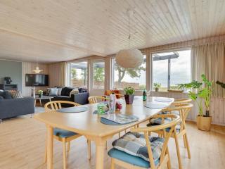 Holiday Home Sigurd - 20m from the sea by Interhome - 7
