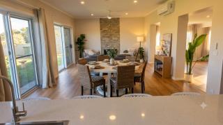 Kingscote Seaside Retreat - 6