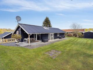Holiday Home Petrus - 750m from the sea by Interhome - 9
