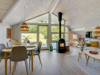 Holiday Home Bole - 400m from the sea by Interhome - 4