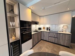 Royal Oak Luxe Luxury 2-Bed Apartment - 3