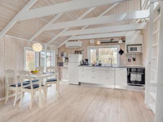 Holiday Home Gudmundine - 350m to the fjord by Interhome - 6