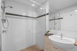 RYEVA Stays - Free Parking, Pool, Gym & Sauna - 1