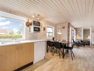 Holiday Home Hoghni - 850m to the fjord by Interhome - 5