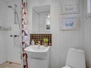Apartment Eleen - 100m to the fjord by Interhome - 5