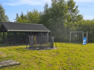 Holiday Home Jil - 750m from the sea by Interhome - 5