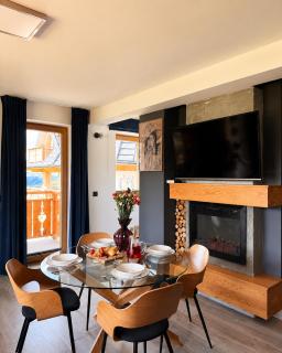 Dom Hrabiego Tatrzańska Polana with Mountain View, Private Jacuzzi & Free Parking by Downtown Apartments - 3