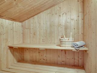 Holiday Home Sighbiorn - 950m from the sea by Interhome - 3