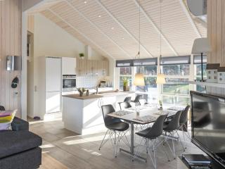 Holiday Home Mathias - 625m from the sea by Interhome - 4