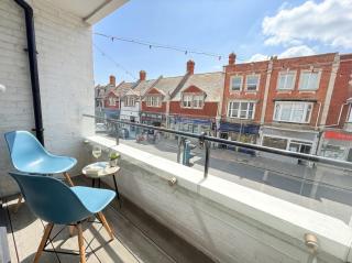 Vibrant Central Apartment with Balcony 50m from Swanage Beach - 6