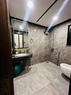 Premium 3BR Penthouse Pool Zeta Mall Access - 4