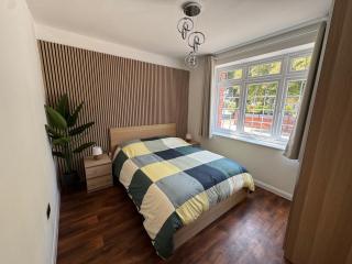 1-Bed - Sleeps 4 - Parking - Pet Friendly - 2
