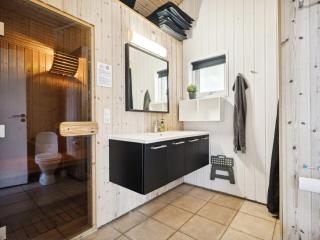 Holiday Home Edin - 150m from the sea by Interhome - 2
