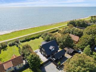 Holiday Home Esme - 30m from the sea by Interhome - 9