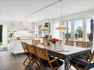 Holiday Home Esme - 30m from the sea by Interhome - 2