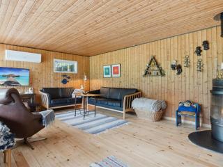 Holiday Home Gunlög - 1-3km from the sea by Interhome - 3