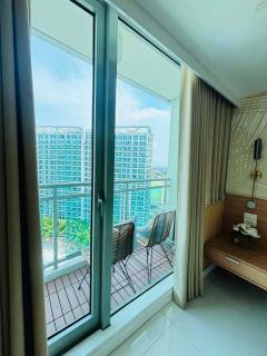 2BR Tropical Scandi Suite - 4