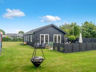 Holiday Home Neea - 280m from the sea by Interhome - 0