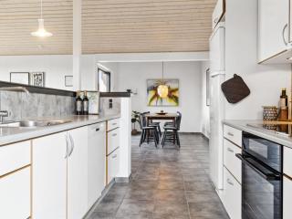Holiday Home Kerstin - 400m from the sea by Interhome - 6