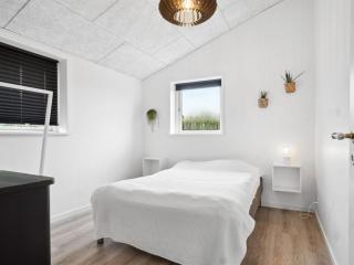 Holiday Home Nora - 100m from the sea by Interhome - 5