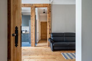 Authentic Interior, Guest Favorite, Netflix and HBO - 7