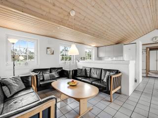 Holiday Home Edlef - 800m from the sea by Interhome - 3
