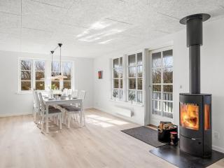 Holiday Home Torhild - 700m from the sea by Interhome - 2