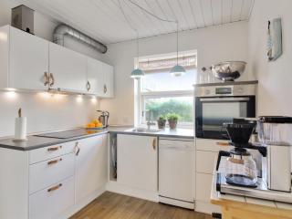 Apartment Thorgny - 900m from the sea by Interhome - 7