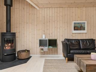 Holiday Home Ellynor - 600m from the sea by Interhome - 2