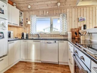 Holiday Home Freda - 400m from the sea by Interhome - 7