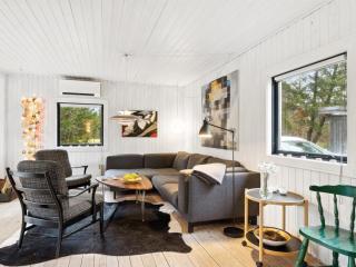 Holiday Home Iliane - 450m from the sea by Interhome - 9