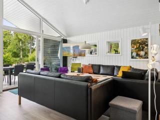 Holiday Home Anett - 375m from the sea by Interhome - 4