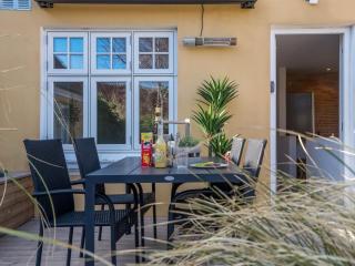 Apartment Yorick - 300m from the sea by Interhome - 1