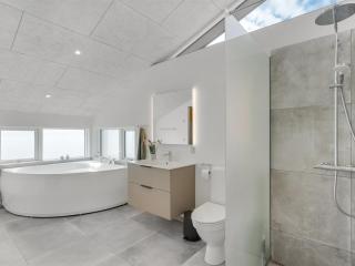 Holiday Home Helga - 650m from the sea by Interhome - 5