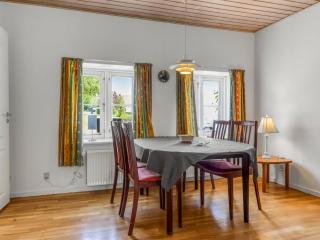 Apartment Gilbert - 500m from the sea by Interhome - 8