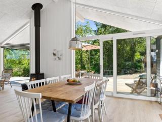 Holiday Home Lonneke - 450m from the sea by Interhome - 6