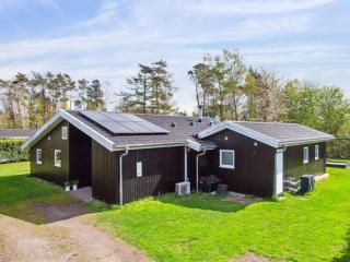 Holiday Home Amiira - 500m from the sea by Interhome - 5