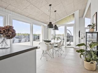Holiday Home Frithbjorn - 900m from the sea by Interhome - 5