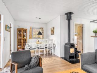 Holiday Home Lonneke - 800m from the sea by Interhome - 8