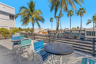 Royal South Beach Apartment - 4