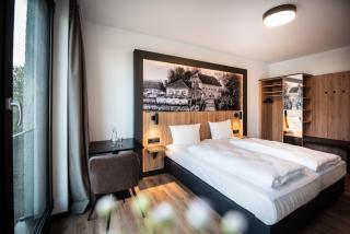 Hotel & Wirtshaus Waldschlösschen - Spezialausschank Augustiner - - 0