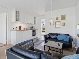 Apartment Kate - 300m from the sea by Interhome - 9