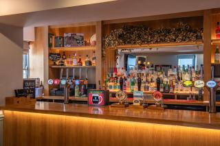 Castle Court Pub & Rooms - 2