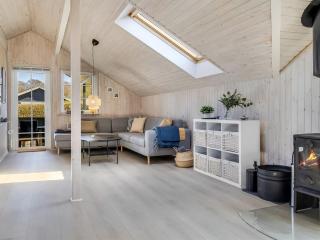 Holiday Home Aika - 450m from the sea by Interhome - 4