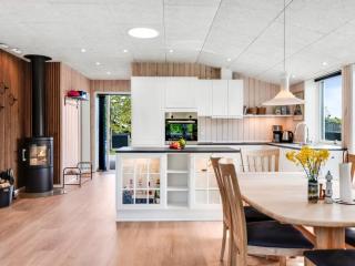Holiday Home Helmtrud - 700m from the sea by Interhome - 6