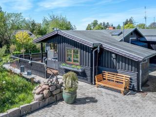 Holiday Home Eljena - 550m from the sea by Interhome - 5